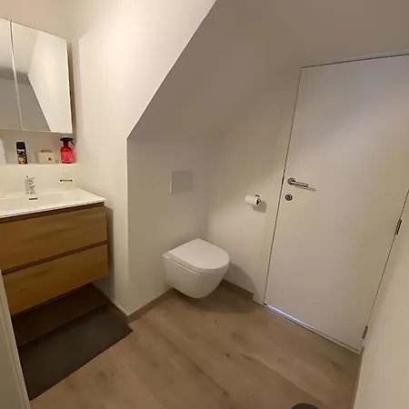 1 Slaapkamer Logie Met Extra Zetelbed In Leefruimte *