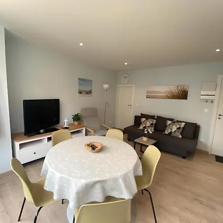 1 Slaapkamer Logie Met Extra Zetelbed In Leefruimte アパート ミデルケルケ