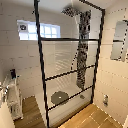 1 Slaapkamer Logie Met Extra Zetelbed In Leefruimte